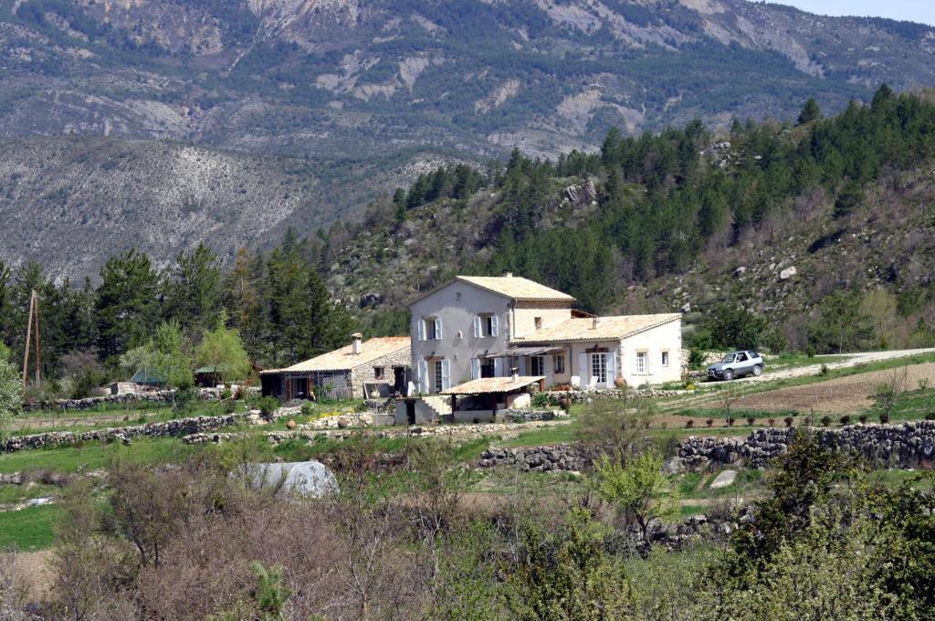 Hotel Les Hauts De L'Escoulaou Castellane Zimmer foto