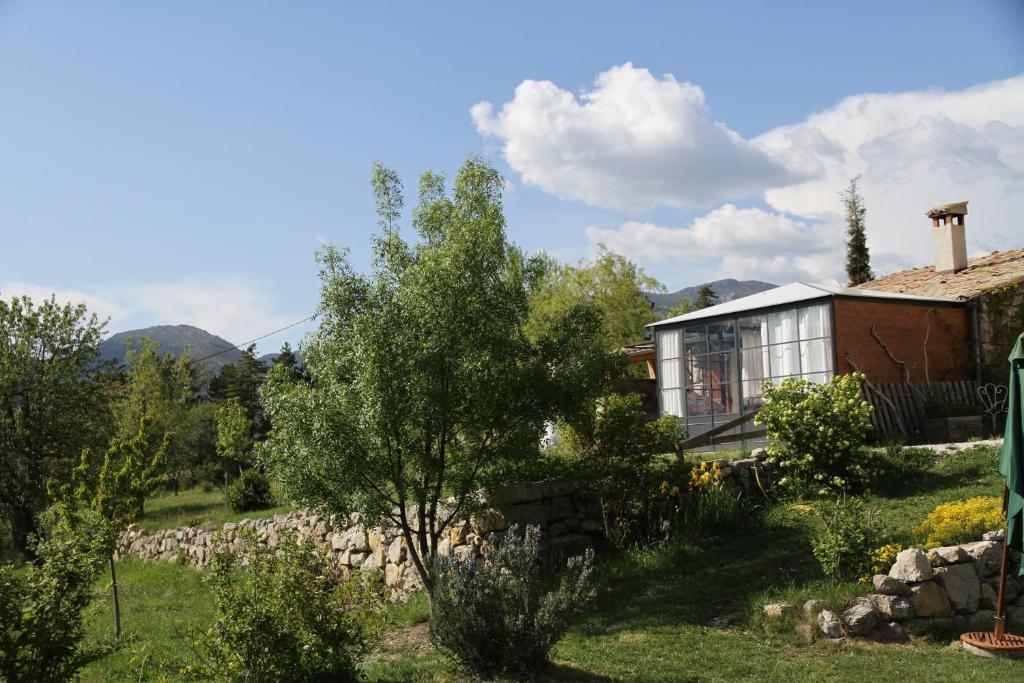 Hotel Les Hauts De L'Escoulaou Castellane Zimmer foto