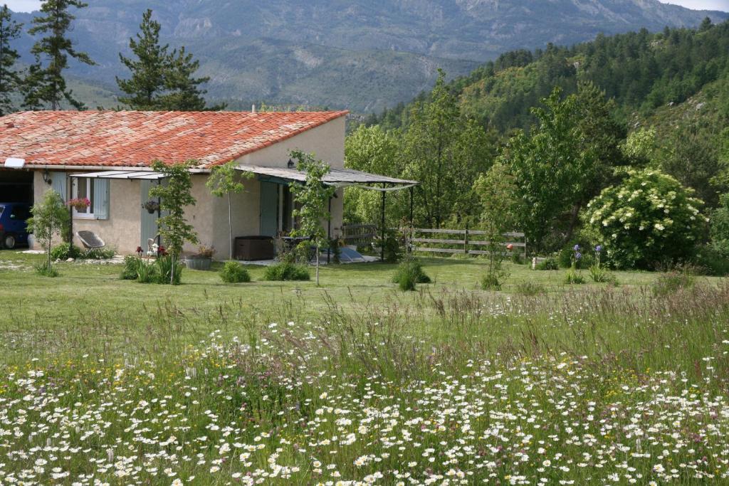 Hotel Les Hauts De L'Escoulaou Castellane Zimmer foto