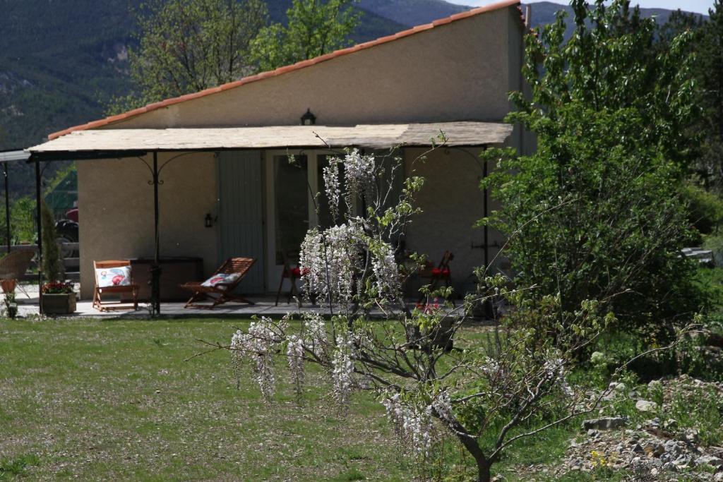 Hotel Les Hauts De L'Escoulaou Castellane Zimmer foto